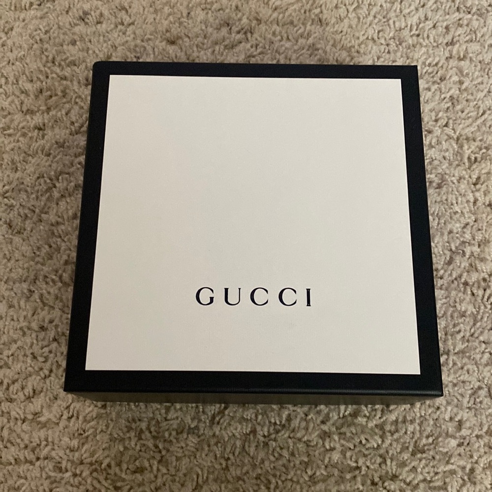 Gucci box with tissue paper